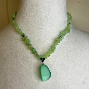 Green Cat's Eye Stone Chip and Pendant Necklace 